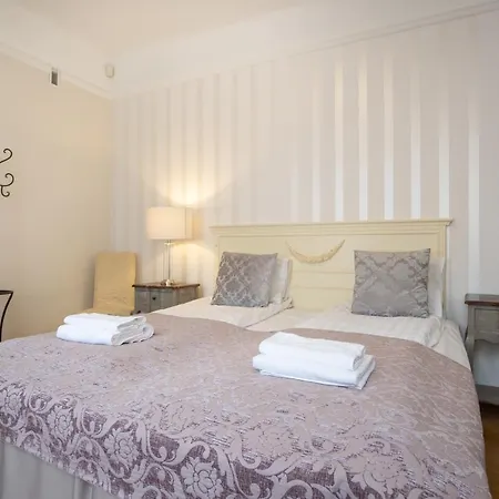 Dream - Historical 3-bedroom With Sauna & Fireplace